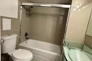 9250 Fontainebleau Blvd, Miami, FL 33172 - Photo 19