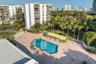 20400 Country Club Dr, Aventura, FL 33180 - Photo 13