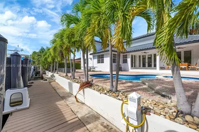 2940 NE 164th St, North Miami Beach, FL 33160 - Photo 37