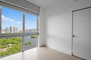 16385 Biscayne Blvd, North Miami Beach, FL 33160 - Photo 11