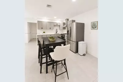 800 NE 2nd Ct, Hallandale Beach, FL 33009 - Photo 3
