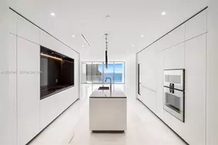 300 Biscayne Blvd Way, Miami, FL 33131 - Photo 11