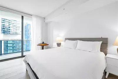 45 SW 9th St #2901, Miami, FL 33130 - Photo 15