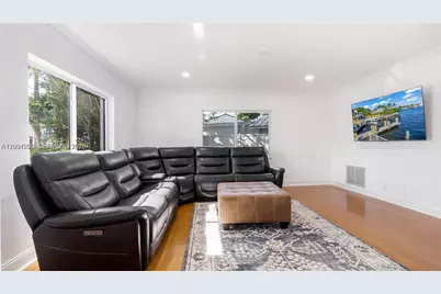 2445 SE 8th St, Pompano Beach, FL 33062 - Photo 11