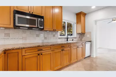 2445 SE 8th St, Pompano Beach, FL 33062 - Photo 17