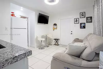 855 W 70th Pl, Hialeah, FL 33014 - Photo 31
