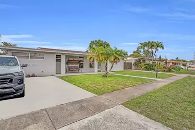 855 W 70th Pl, Hialeah, FL 33014 - Photo 3