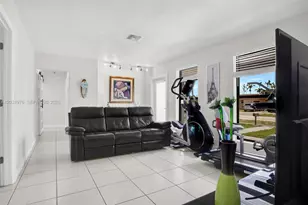 855 W 70 Pl, Hialeah, FL 33014 - Photo 7