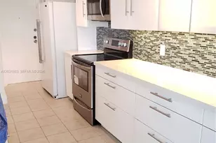 100 Golden Isles Dr, Hallandale Beach, FL 33009 - Photo 25
