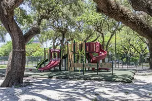 445 SW 11th St, Miami, FL 33130 - Photo 23