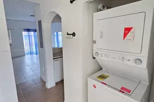 7989 NW 8th St, Miami, FL 33126 - Photo 7