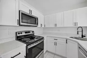 800 SW 104th Ct, Miami, FL 33174 - Photo 15