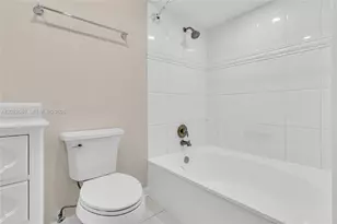 96 Wimbledon Lake Dr, Plantation, FL 33324 - Photo 21