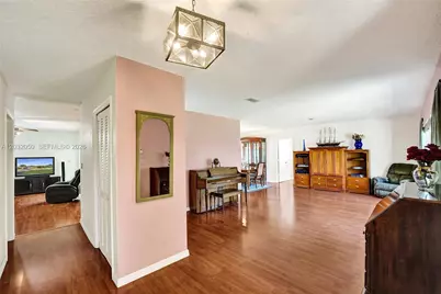 7421 NW 8th Ct, Plantation, FL 33317 - Photo 5