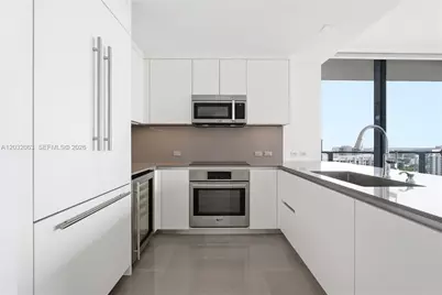 88 SW 7th St #2302, Miami, FL 33130 - Photo 5