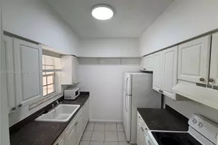 1701 NW 96th Terrace, Pembroke Pines, FL 33024 - Photo 5