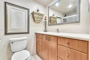 800 NE 195th St, Miami, FL 33179 - Photo 21