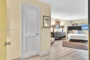 800 NE 195th St, Miami, FL 33179 - Photo 11