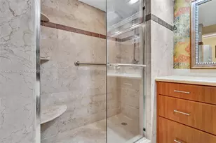 800 NE 195th St, Miami, FL 33179 - Photo 17