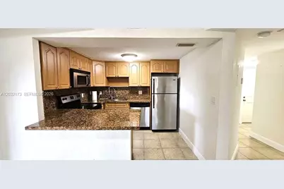 8290 Lake Dr #332, Doral, FL 33166 - Photo 5