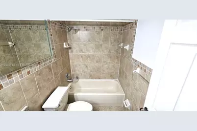8290 Lake Dr #332, Doral, FL 33166 - Photo 17