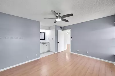 906 Twin Lakes Dr #8-J, Coral Springs, FL 33071 - Photo 11