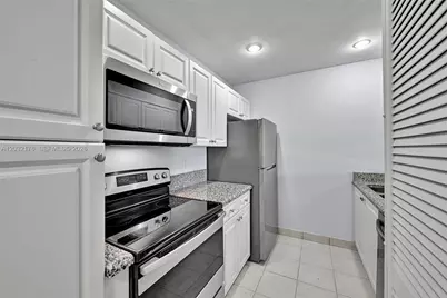 906 Twin Lakes Dr #8-J, Coral Springs, FL 33071 - Photo 3