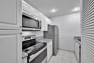 906 Twin Lakes Dr, Coral Springs, FL 33071 - Photo 3