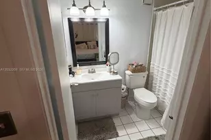 9495 N Palm Cir N, Pembroke Pines, FL 33025 - Photo 13
