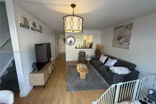9495 N Palm Cir N, Pembroke Pines, FL 33025 - Photo 7