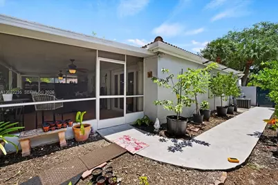 19291 NW 90th Ct, Hialeah, FL 33018 - Photo 29