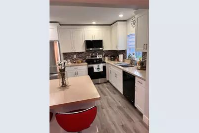 9571 NW 52nd St, Sunrise, FL 33351 - Photo 7