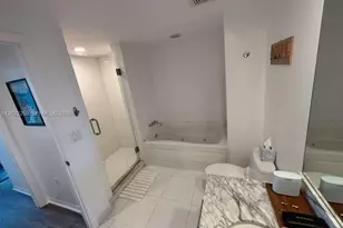 55 SE 6th St, Miami, FL 33131 - Photo 9
