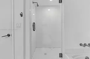 55 SE 6th St, Miami, FL 33131 - Photo 25