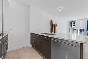 55 SE 6th St, Miami, FL 33131 - Photo 15