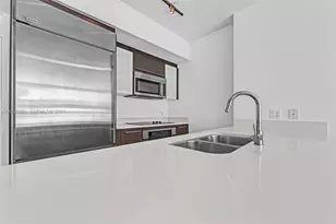 55 SE 6th St, Miami, FL 33131 - Photo 15