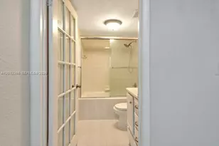 2735 W 52nd St, Hialeah, FL 33016 - Photo 11