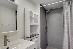 100 Bayview Dr, Sunny Isles Beach, FL 33160 - Photo 23