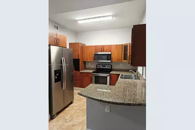 17866 NW 74th Ct, Hialeah, FL 33015 - Photo 9