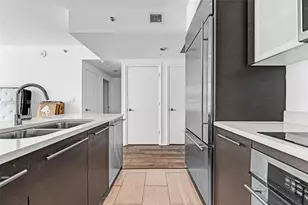 55 SE 6th St, Miami, FL 33131 - Photo 5