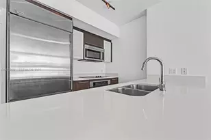 55 SE 6th St, Miami, FL 33131 - Photo 15