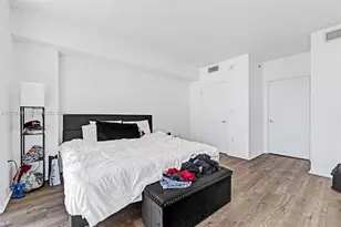 55 SE 6th St, Miami, FL 33131 - Photo 17