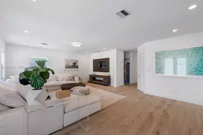 930 Stillwater Dr, Miami Beach, FL 33141 - Photo 3