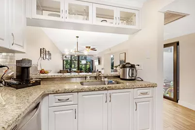 1411 W Fairway Rd #Villa, Pembroke Pines, FL 33026 - Photo 7