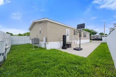 21830 NW 2nd Ct, Pembroke Pines, FL 33029 - Photo 25