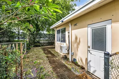 1701 NW 106th Ave, Pembroke Pines, FL 33026 - Photo 5