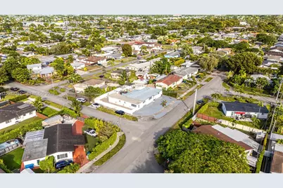 9365 SW 44th St, Miami, FL 33165 - Photo 3