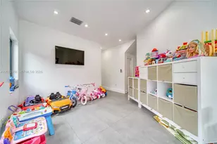 7963 NW 195th Terrace, Hialeah, FL 33015 - Photo 17