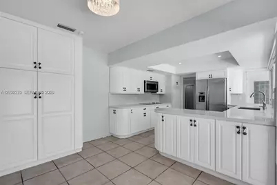 18370 SW 212th St, Miami, FL 33187 - Photo 5