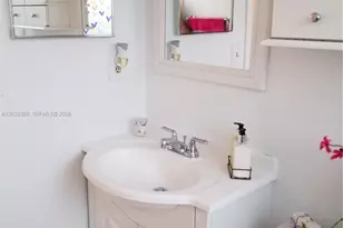 9982 Nob Hill Ct, Sunrise, FL 33351 - Photo 23